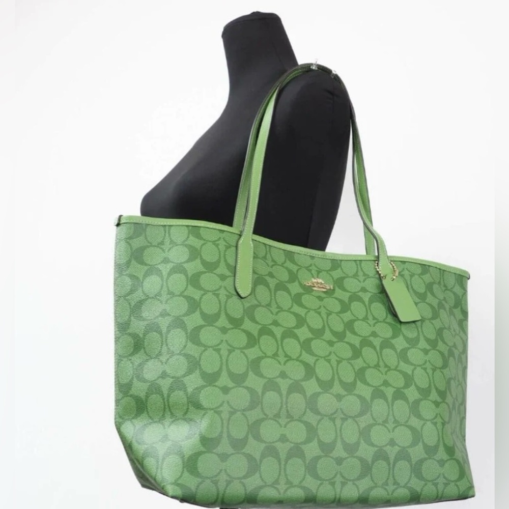 💚 COACH CITY TOTE SHOULDER BAG NEON GREEN 💚